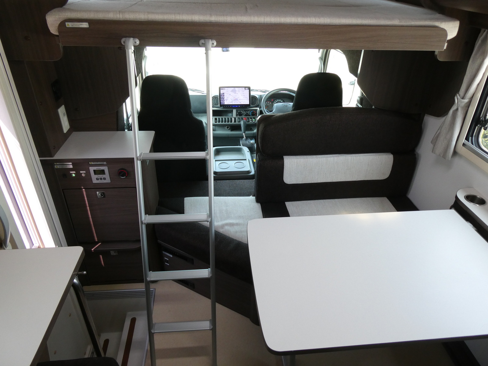 キャンピングカー キャブコン ﾅｯﾂRV　ｸﾚｱ　5.3X　ｴﾎﾞﾘｭｰｼｮﾝ　家AC　FF