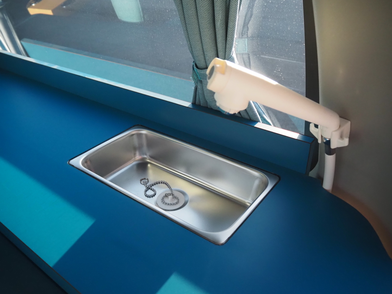 キャンピングカー バンコン ﾊｲｴｰｽ ｱﾙﾌﾚｯｸｽ ｼｰｽﾞﾈｸｽ　FFﾋｰﾀｰ