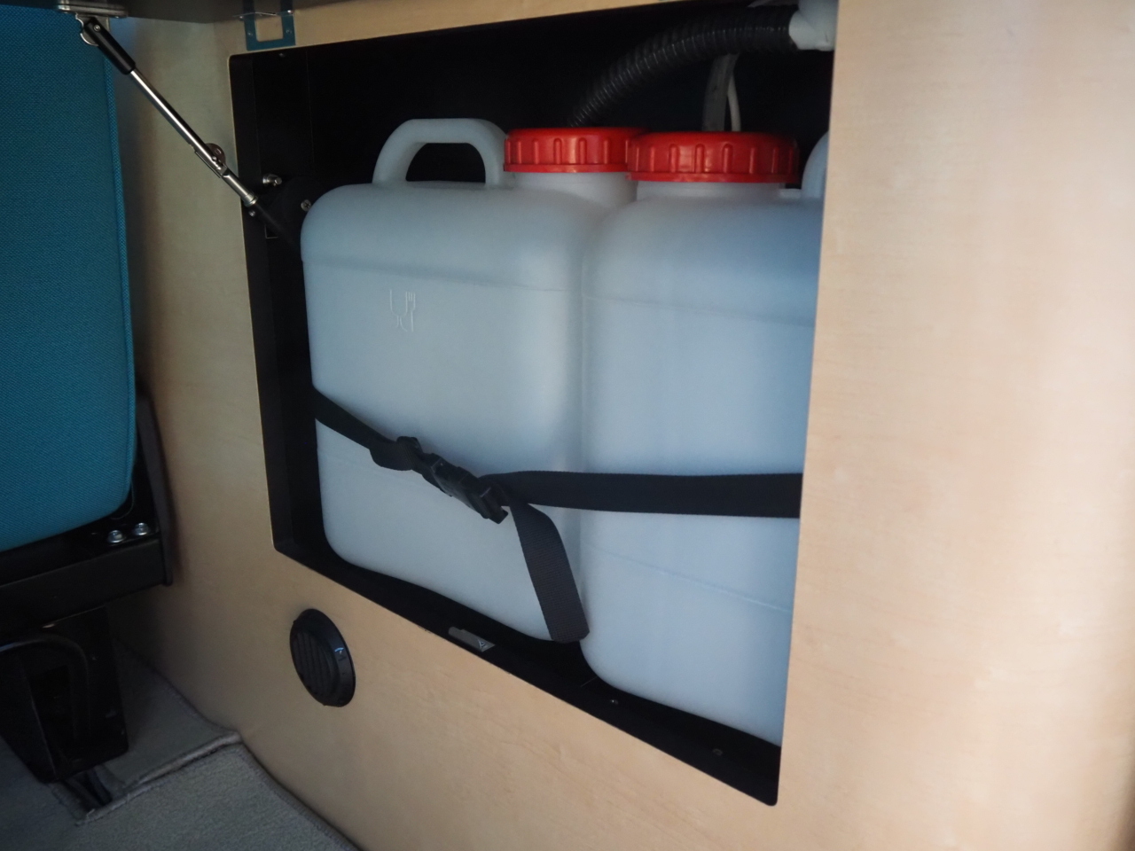 キャンピングカー バンコン ﾊｲｴｰｽ ｱﾙﾌﾚｯｸｽ ｼｰｽﾞﾈｸｽ　FFﾋｰﾀｰ