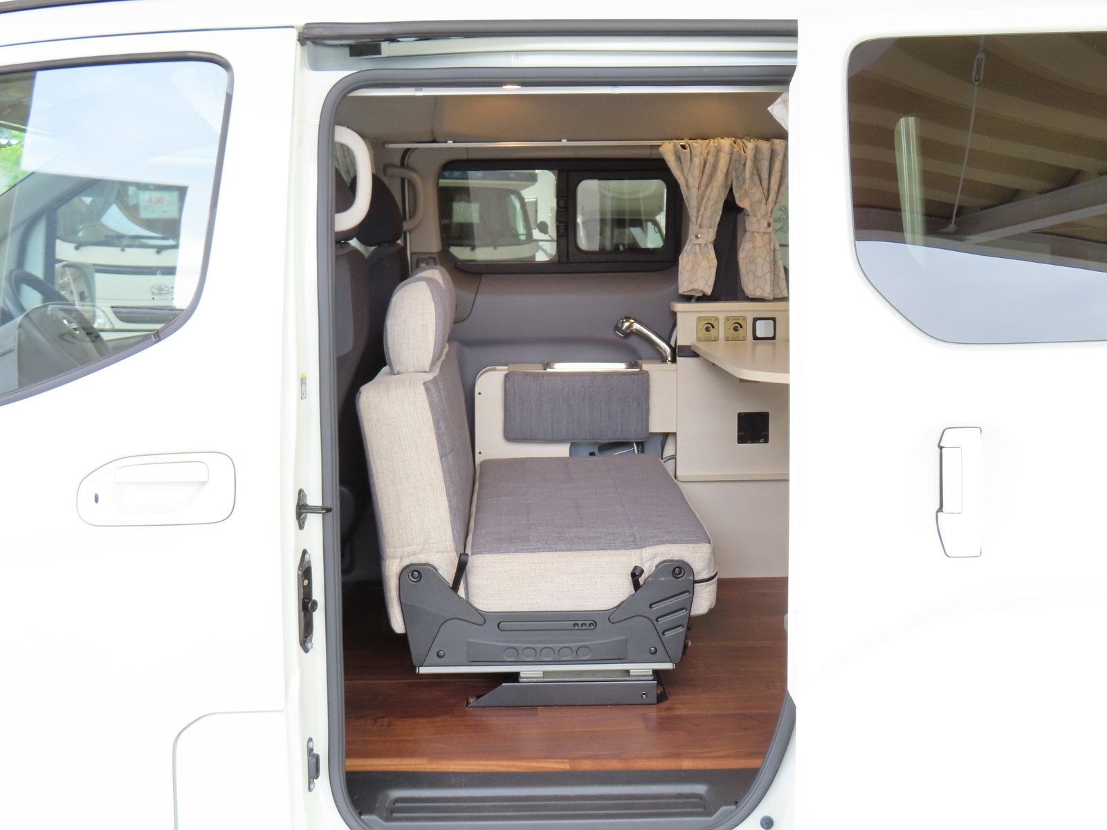 キャンピングカー バンコン NV200ﾊﾞﾈｯﾄ 東和 ﾂｪﾙﾄ