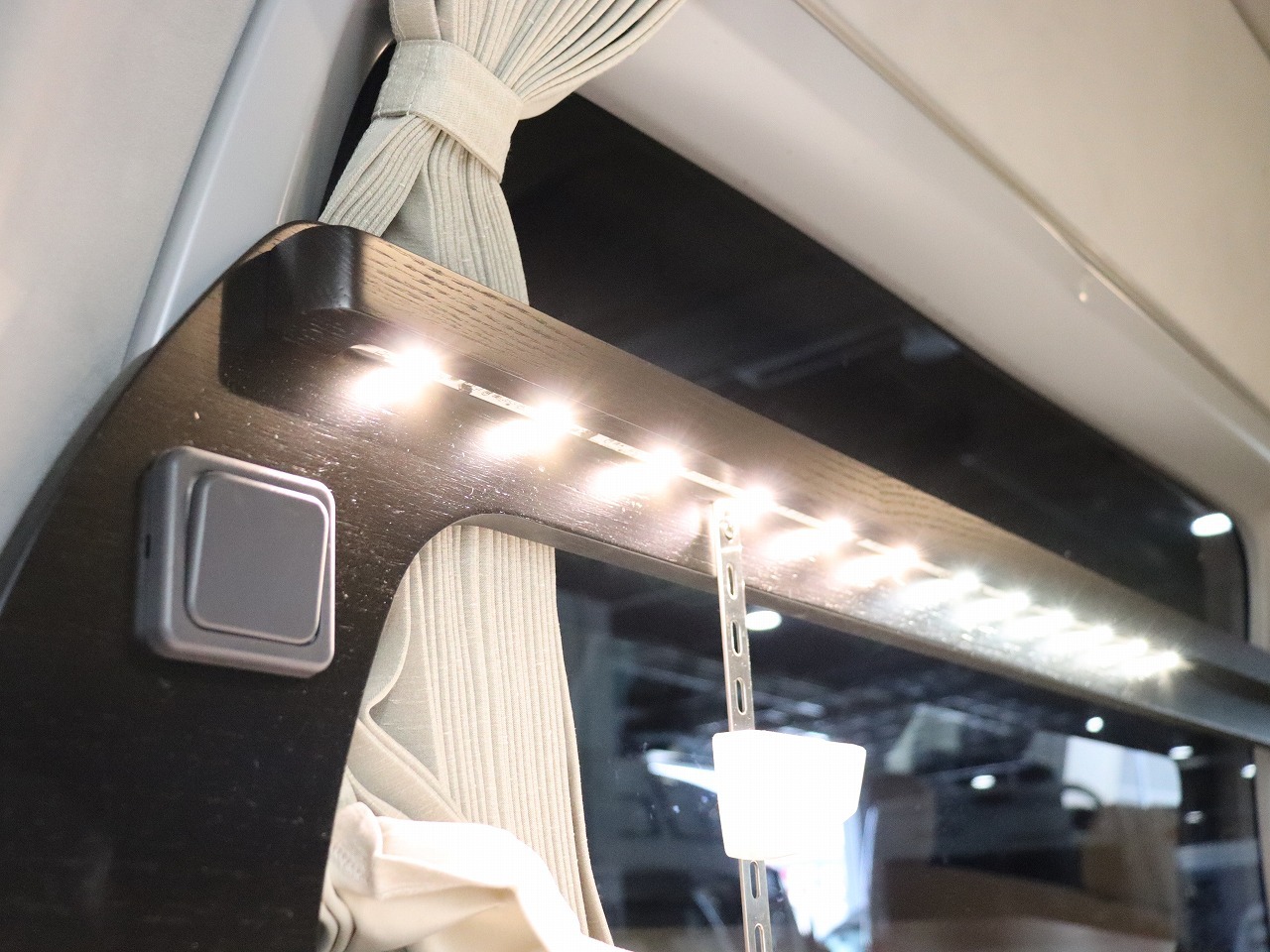 キャンピングカー バンコン ﾊｲｴｰｽ ﾄｲﾌｧｸﾄﾘｰ ﾄｲｽﾞﾎﾞｯｸｽ4WD　FF