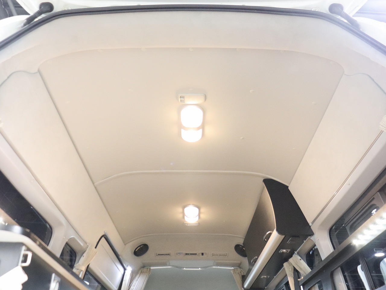 キャンピングカー バンコン ﾊｲｴｰｽ ﾄｲﾌｧｸﾄﾘｰ ﾄｲｽﾞﾎﾞｯｸｽ4WD　FF