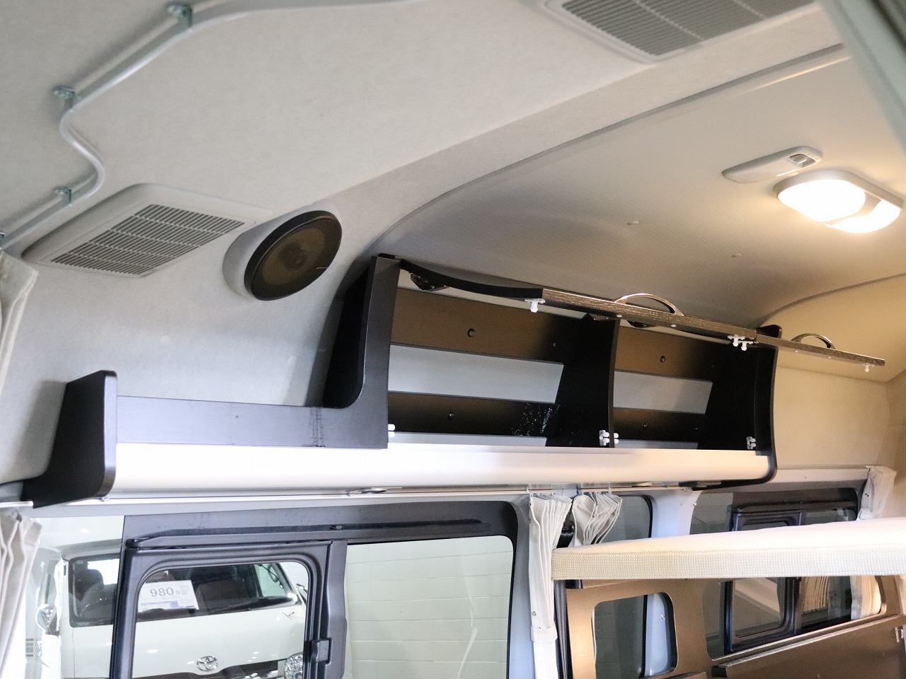 キャンピングカー バンコン ﾊｲｴｰｽ ﾄｲﾌｧｸﾄﾘｰ ﾄｲｽﾞﾎﾞｯｸｽ4WD　FF