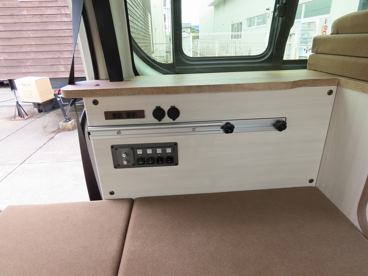 キャンピングカー バンコン ﾊｲｴｰｽ ｷｬﾙｽﾞﾓｰﾀｰ ｶﾘｶ ﾘﾄﾘｰﾄ