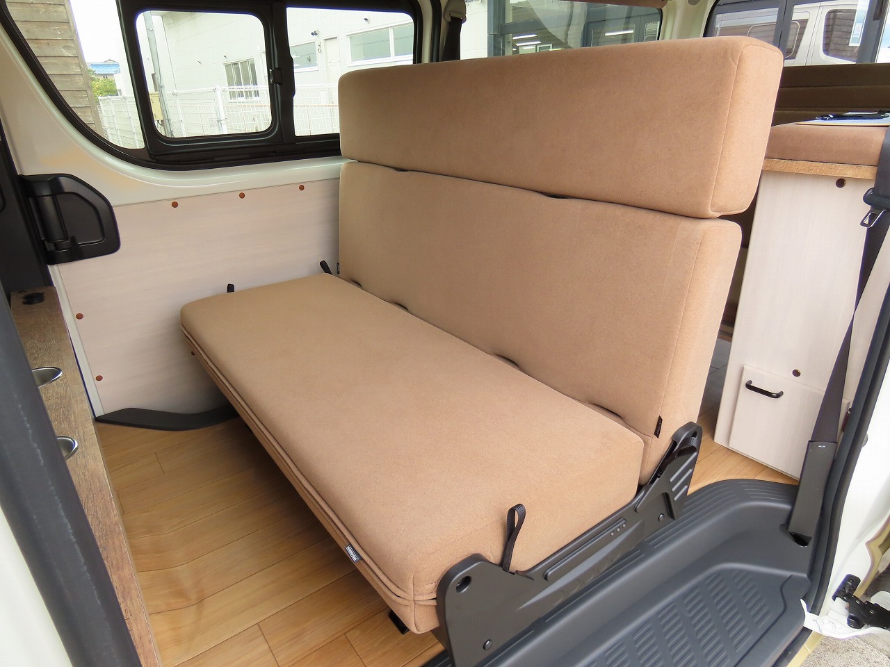 キャンピングカー バンコン ﾊｲｴｰｽ ｷｬﾙｽﾞﾓｰﾀｰ ｶﾘｶ ﾘﾄﾘｰﾄ