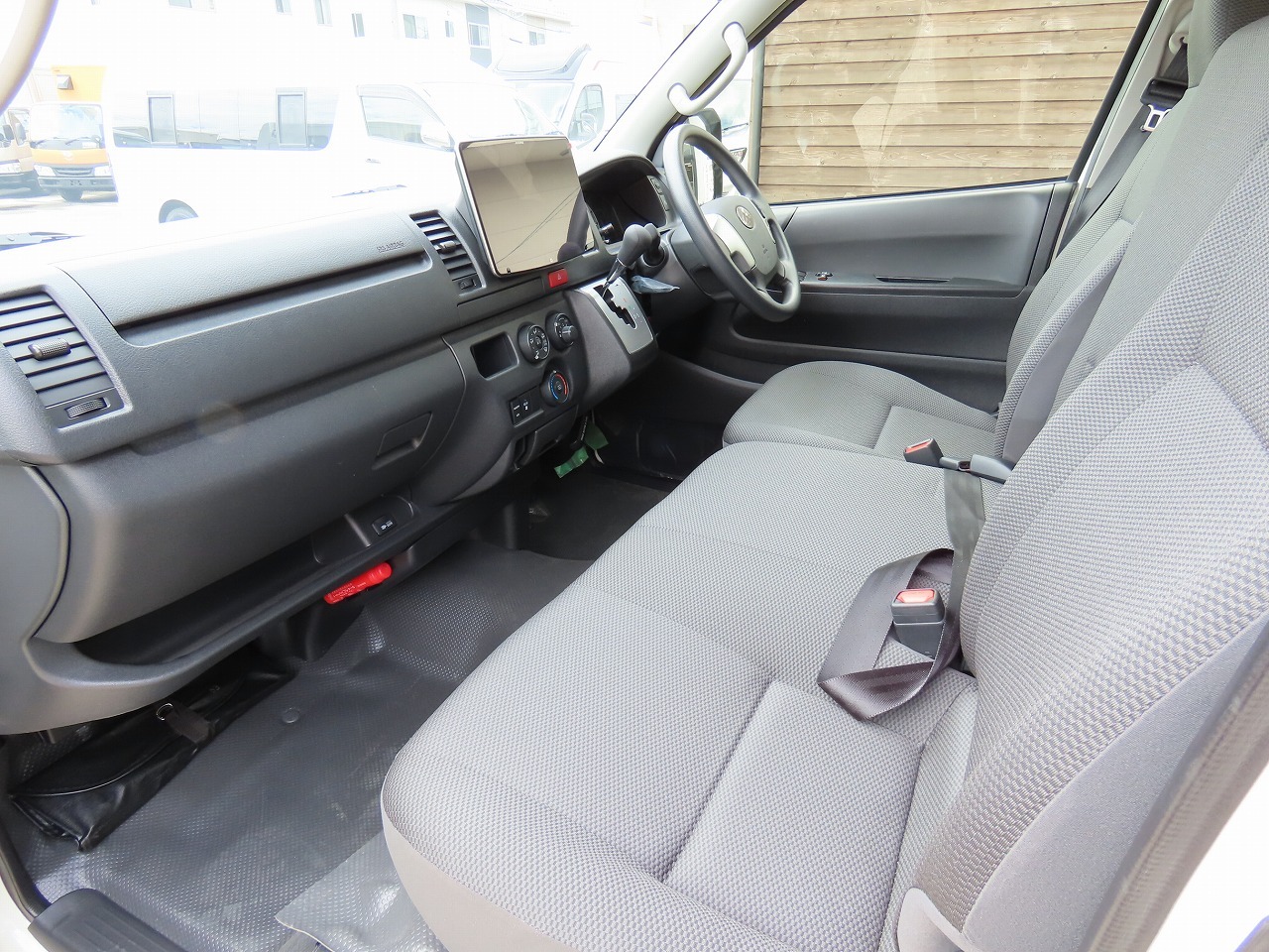 キャンピングカー バンコン ﾊｲｴｰｽ ｷｬﾙｽﾞﾓｰﾀｰ ｶﾘｶ ﾘﾄﾘｰﾄ