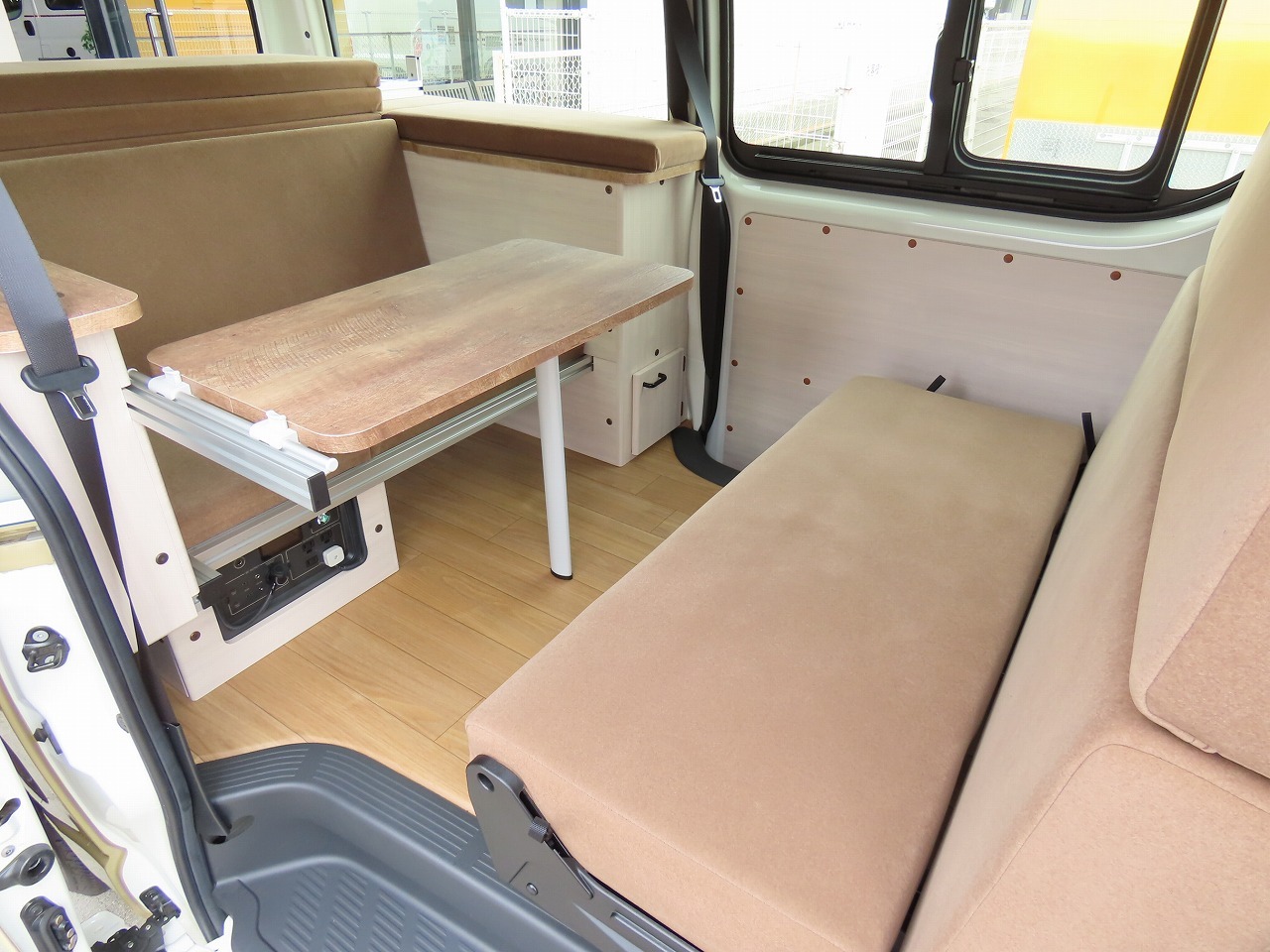 キャンピングカー バンコン ﾊｲｴｰｽ ｷｬﾙｽﾞﾓｰﾀｰ ｶﾘｶ ﾘﾄﾘｰﾄ