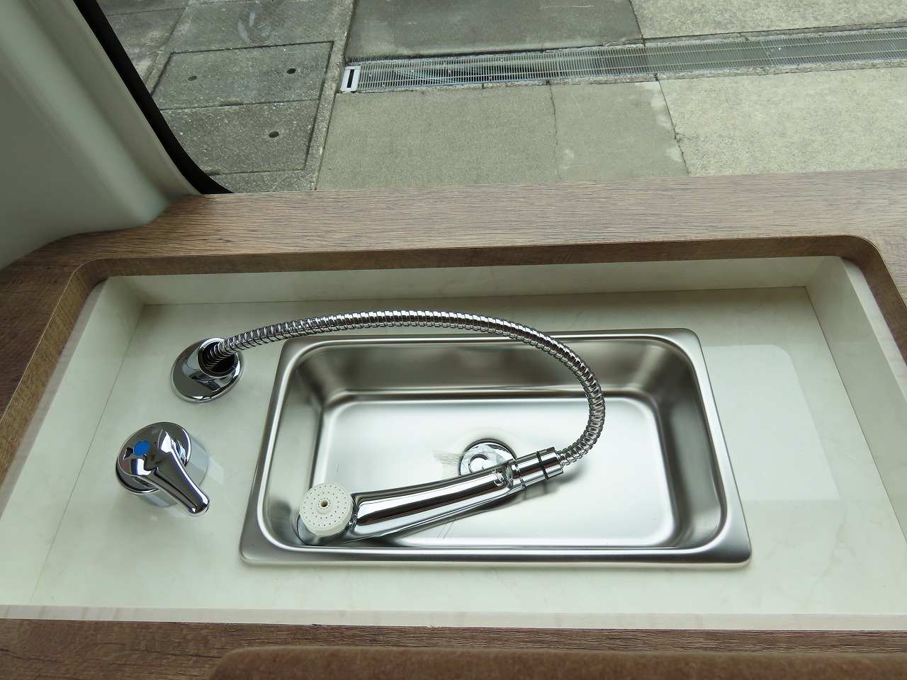 キャンピングカー バンコン ﾊｲｴｰｽ ｷｬﾙｽﾞﾓｰﾀｰ ｶﾘｶ ﾘﾄﾘｰﾄ