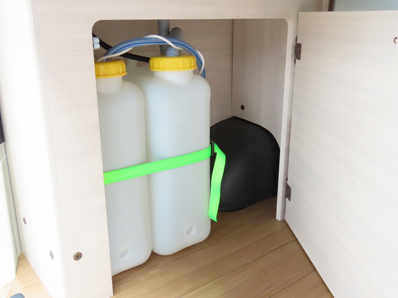 キャンピングカー バンコン ﾊｲｴｰｽ ｷｬﾙｽﾞﾓｰﾀｰ ｶﾘｶ ﾘﾄﾘｰﾄ