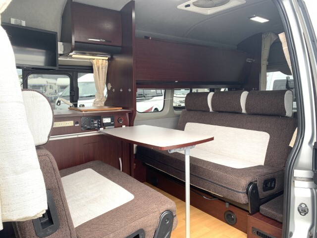 キャンピングカー バンコン ﾅｯﾂRV ﾗﾃﾞｨｯｼｭ FF暖房 1500ｲﾝﾊﾞｰﾀｰ