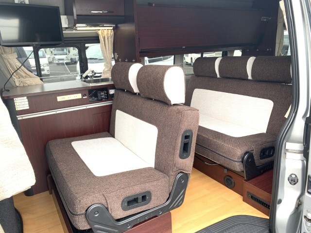 キャンピングカー バンコン ﾅｯﾂRV ﾗﾃﾞｨｯｼｭ FF暖房 1500ｲﾝﾊﾞｰﾀｰ