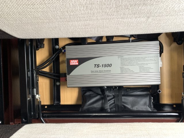 キャンピングカー バンコン ﾅｯﾂRV ﾗﾃﾞｨｯｼｭ FF暖房 1500ｲﾝﾊﾞｰﾀｰ