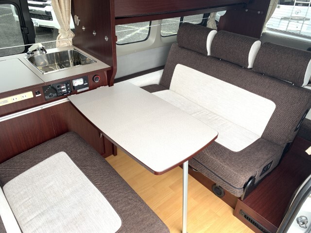 キャンピングカー バンコン ﾅｯﾂRV ﾗﾃﾞｨｯｼｭ FF暖房 1500ｲﾝﾊﾞｰﾀｰ