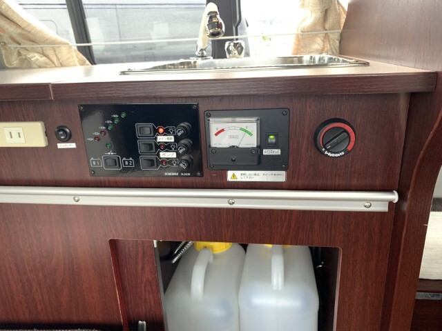 キャンピングカー バンコン ﾅｯﾂRV ﾗﾃﾞｨｯｼｭ FF暖房 1500ｲﾝﾊﾞｰﾀｰ