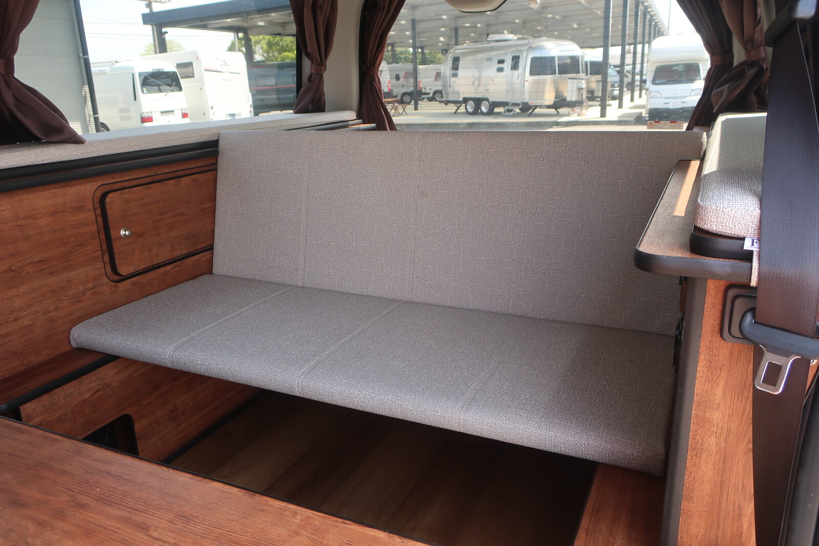 キャンピングカー バンコン ﾊｲｴｰｽ FOCS ｴｽﾊﾟｼｵes