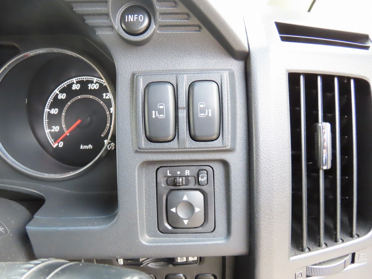 キャンピングカー バンコン ﾃﾞﾘｶD:5 ｹｲﾜｰｸｽ ｷｬﾝﾋﾟﾝｸﾞ仕様 4WD