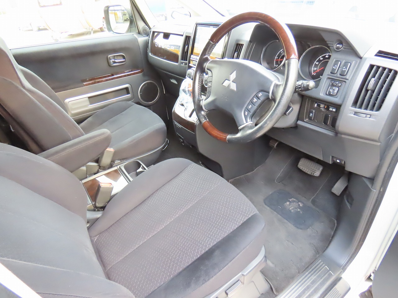 キャンピングカー バンコン ﾃﾞﾘｶD:5 ｹｲﾜｰｸｽ ｷｬﾝﾋﾟﾝｸﾞ仕様 4WD