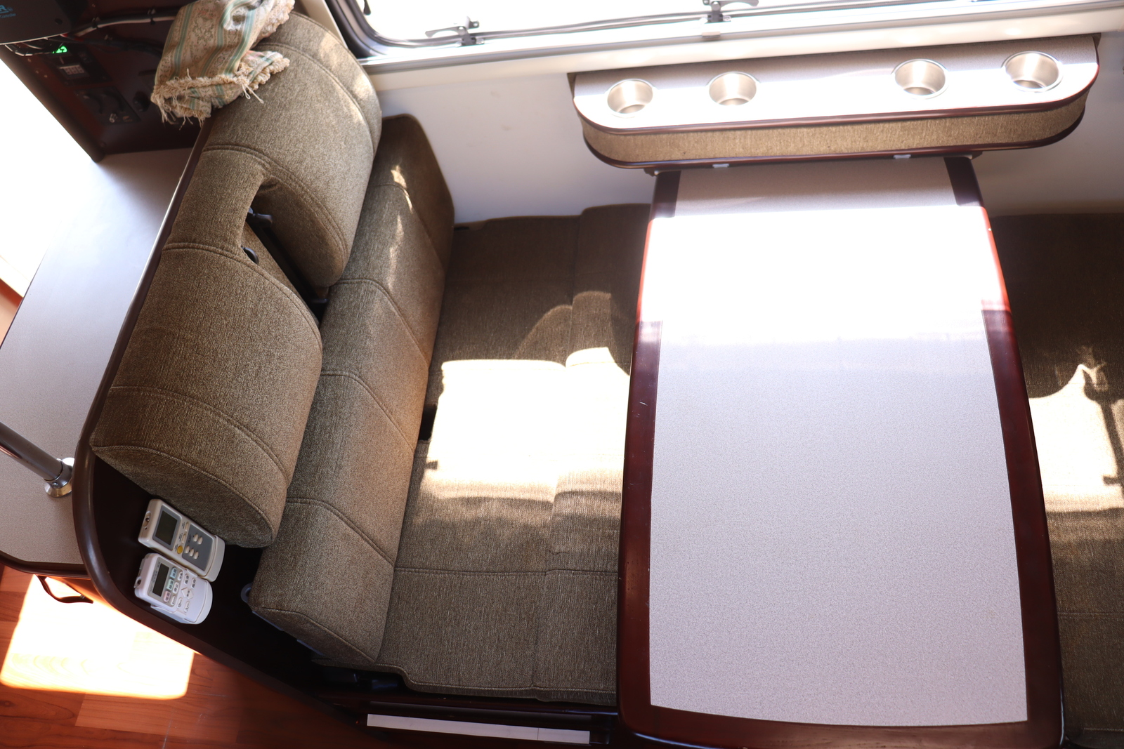 キャンピングカー キャブコン ｶﾑﾛｰﾄﾞ ﾅｯﾂRV製ﾐﾗｰｼﾞｭ 家庭用ｴｱｺﾝ 軽油