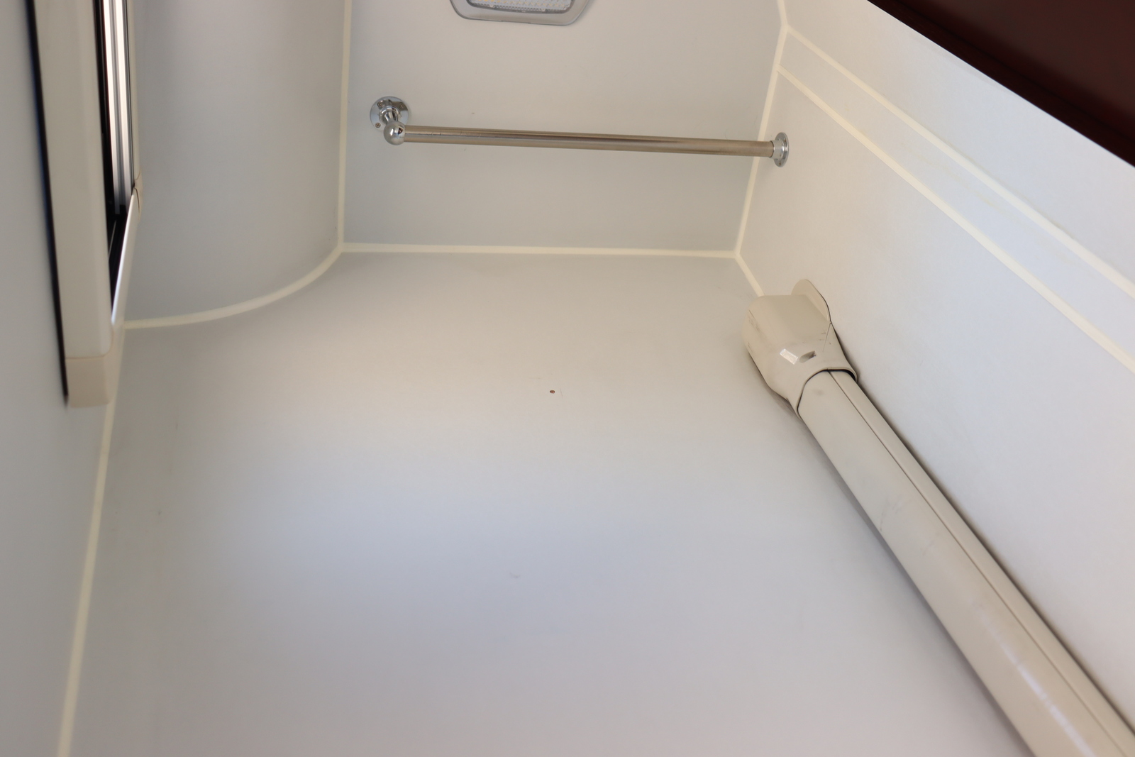 キャンピングカー キャブコン ｶﾑﾛｰﾄﾞ ﾅｯﾂRV製ﾐﾗｰｼﾞｭ 家庭用ｴｱｺﾝ 軽油