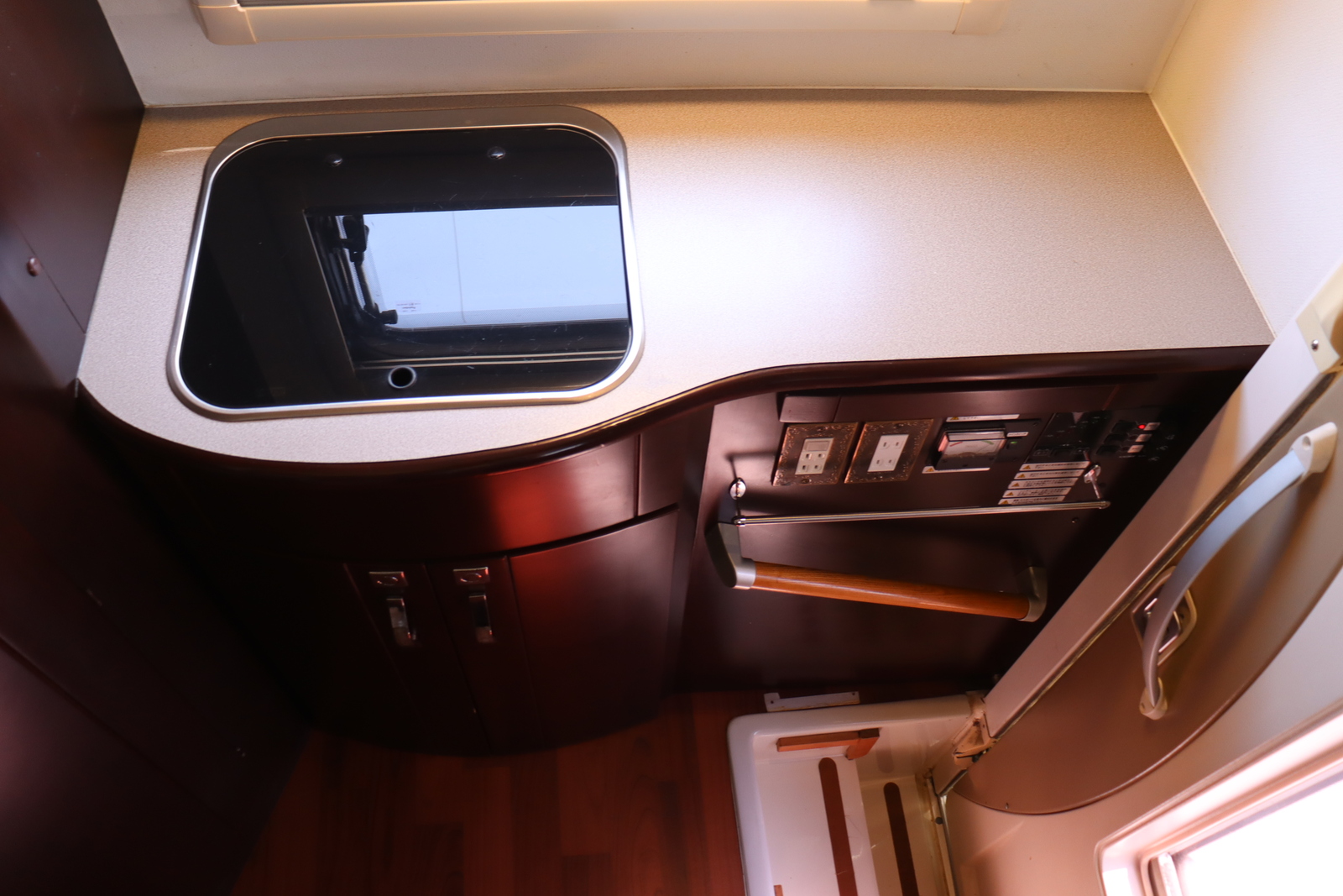 キャンピングカー キャブコン ｶﾑﾛｰﾄﾞ ﾅｯﾂRV製ﾐﾗｰｼﾞｭ 家庭用ｴｱｺﾝ 軽油