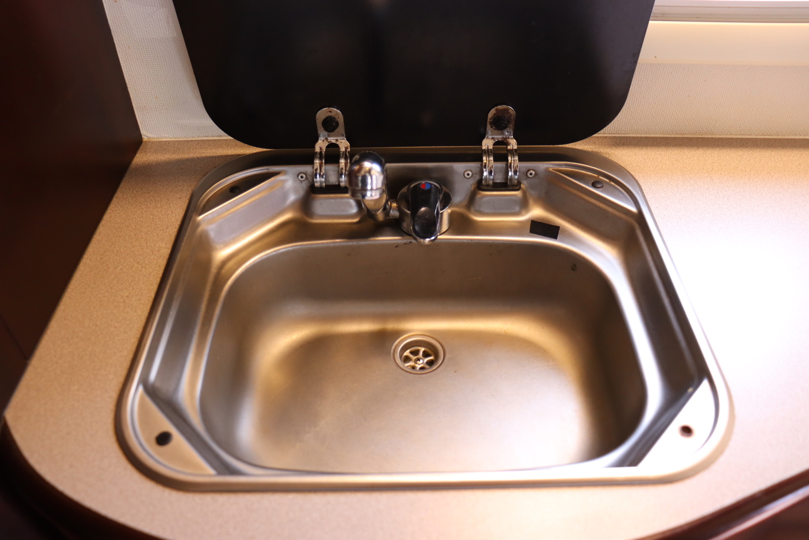 キャンピングカー キャブコン ｶﾑﾛｰﾄﾞ ﾅｯﾂRV製ﾐﾗｰｼﾞｭ 家庭用ｴｱｺﾝ 軽油