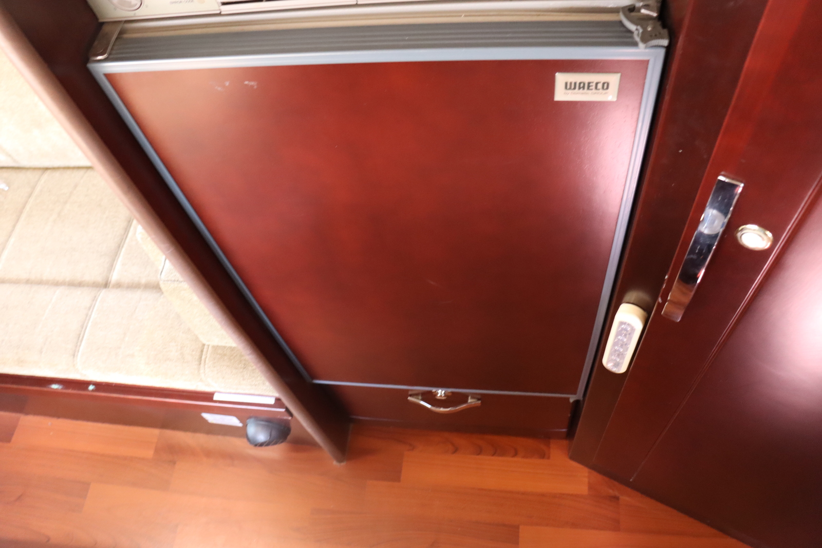 キャンピングカー キャブコン ｶﾑﾛｰﾄﾞ ﾅｯﾂRV製ﾐﾗｰｼﾞｭ 家庭用ｴｱｺﾝ 軽油