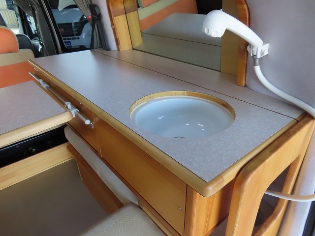 キャンピングカー バンコン ﾀｳﾝｴｰｽ ﾀｺｽ ﾊﾅ　出窓　ﾏｯｸｽﾌｧﾝ