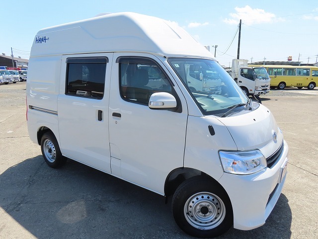 キャンピングカー バンコン ﾀｳﾝｴｰｽ ﾀｺｽ ﾊﾅ　出窓　ﾏｯｸｽﾌｧﾝ