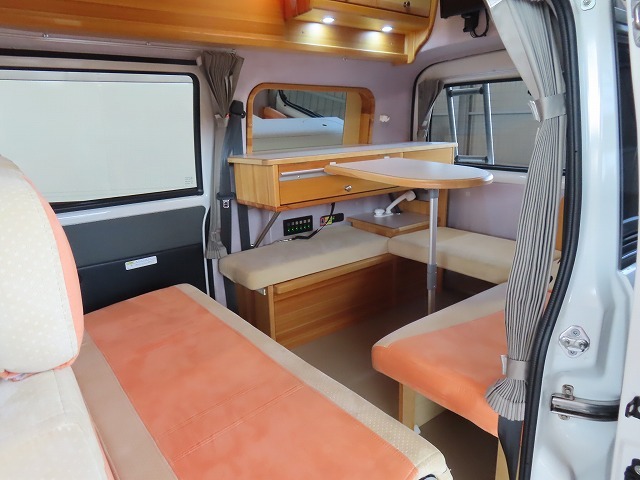 キャンピングカー バンコン ﾀｳﾝｴｰｽ ﾀｺｽ ﾊﾅ　出窓　ﾏｯｸｽﾌｧﾝ