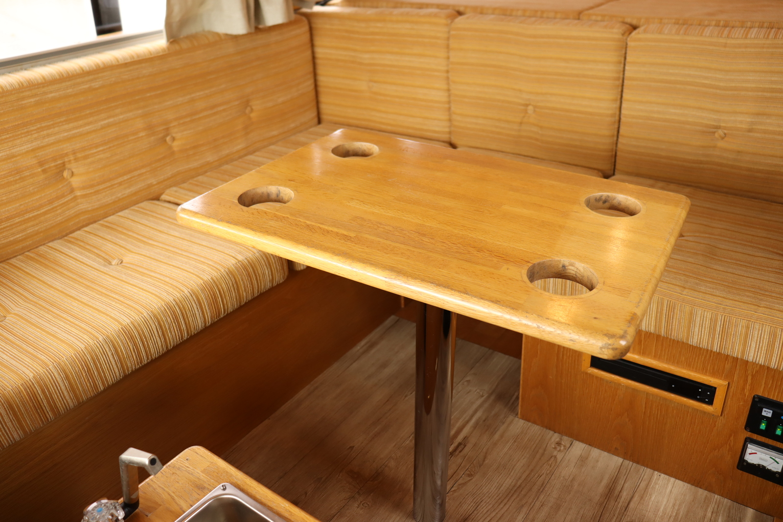 キャンピングカー ハイエース ﾊﾞﾝｺﾝ　ｶﾄｰﾓｰﾀｰ製 DD　4WD