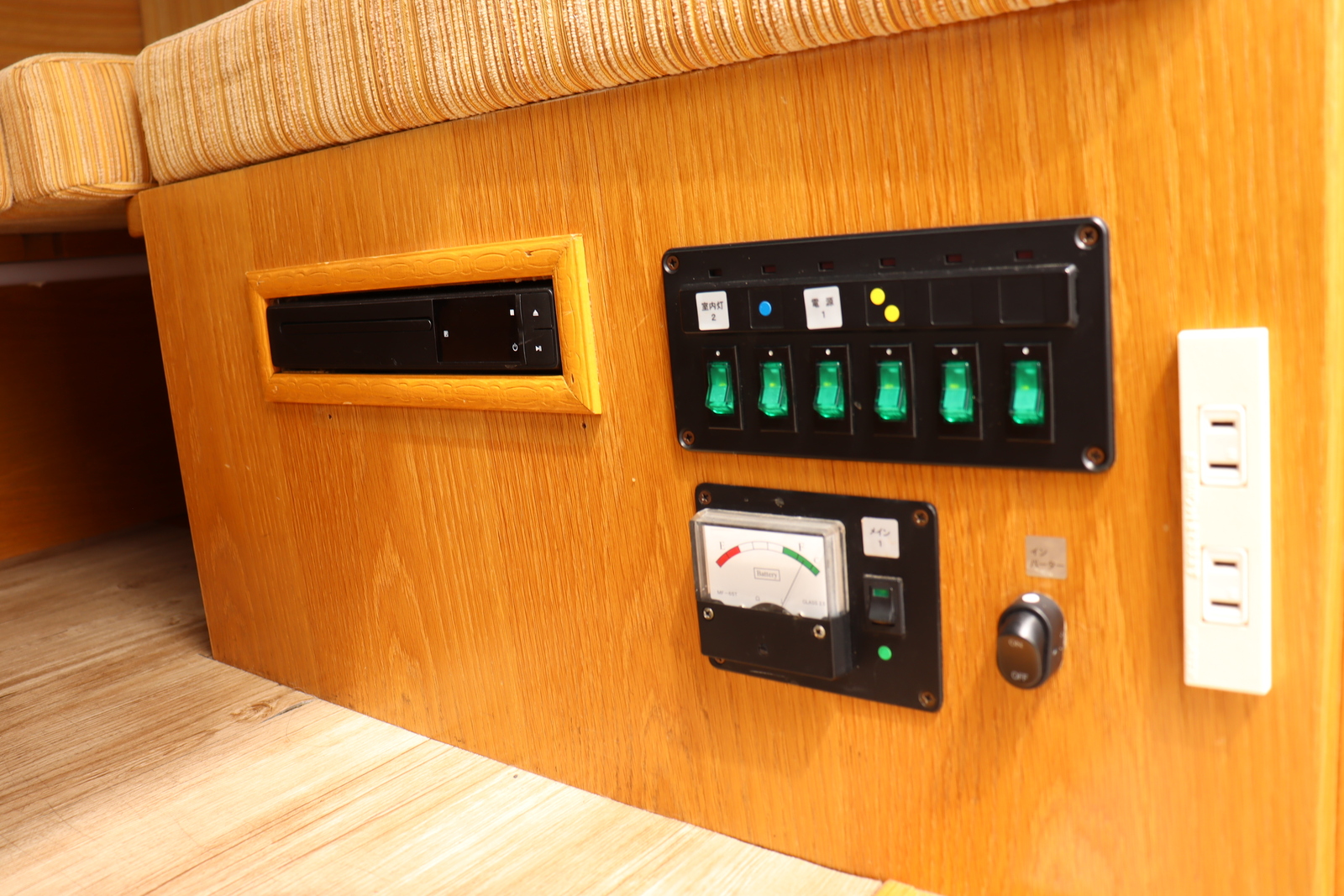 キャンピングカー ハイエース ﾊﾞﾝｺﾝ　ｶﾄｰﾓｰﾀｰ製 DD　4WD