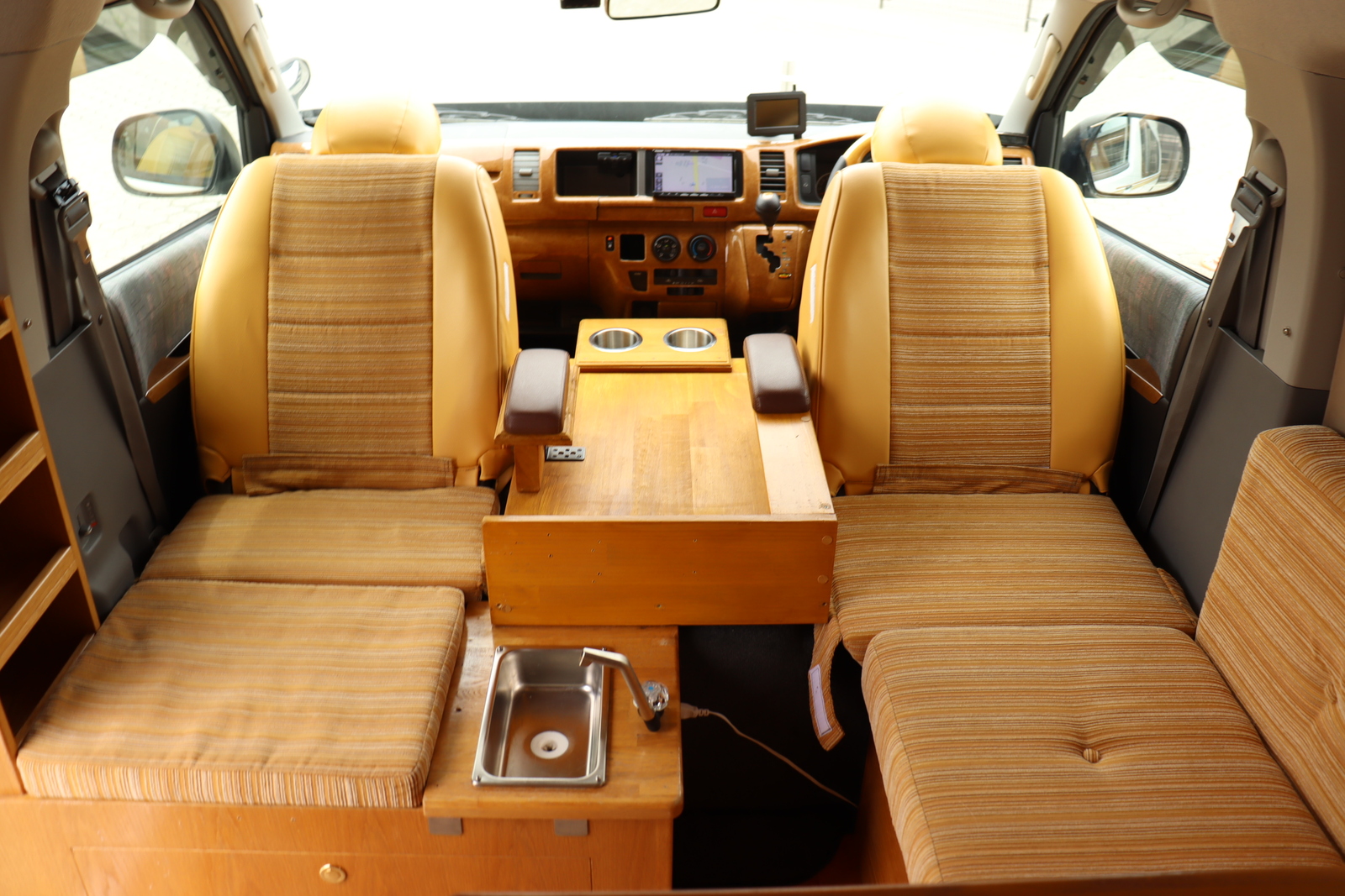 キャンピングカー ハイエース ﾊﾞﾝｺﾝ　ｶﾄｰﾓｰﾀｰ製 DD　4WD