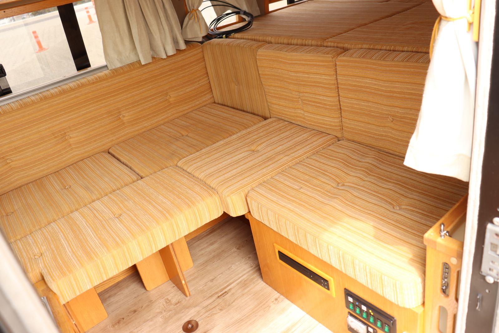 キャンピングカー ハイエース ﾊﾞﾝｺﾝ　ｶﾄｰﾓｰﾀｰ製 DD　4WD