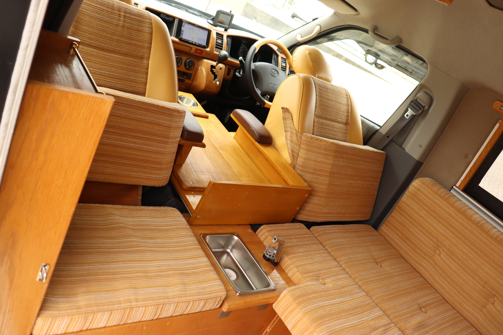 キャンピングカー ハイエース ﾊﾞﾝｺﾝ　ｶﾄｰﾓｰﾀｰ製 DD　4WD