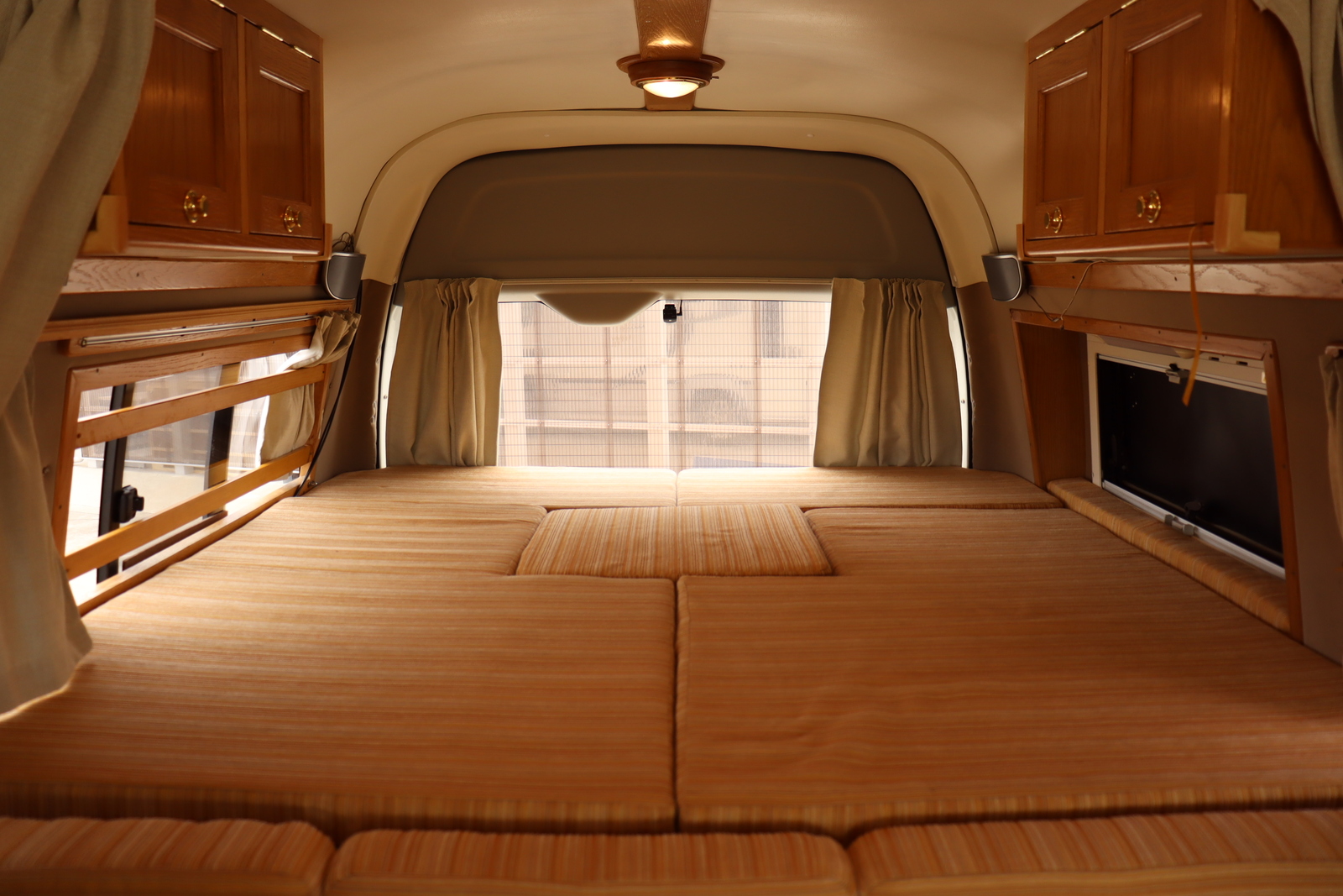 キャンピングカー ハイエース ﾊﾞﾝｺﾝ　ｶﾄｰﾓｰﾀｰ製 DD　4WD