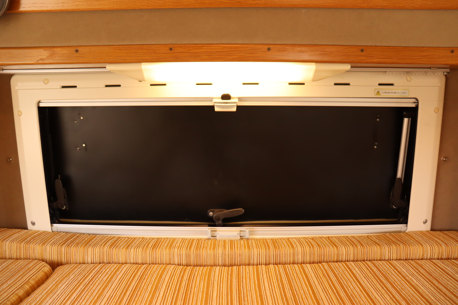 キャンピングカー ハイエース ﾊﾞﾝｺﾝ　ｶﾄｰﾓｰﾀｰ製 DD　4WD