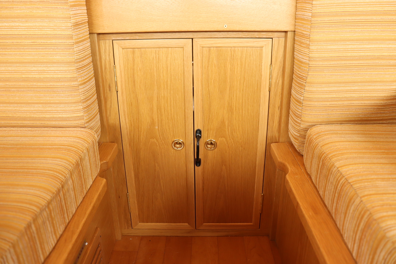 キャンピングカー ハイエース ﾊﾞﾝｺﾝ　ｶﾄｰﾓｰﾀｰ製 DD　4WD