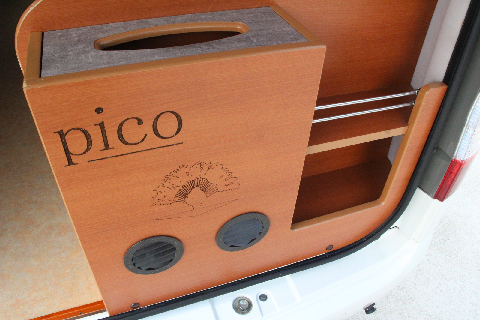 キャンピングカー バンコン ﾀｳﾝｴｰｽ ｷｬﾝﾋﾟﾝｸﾞｶｰ広島 ﾋﾟｺ