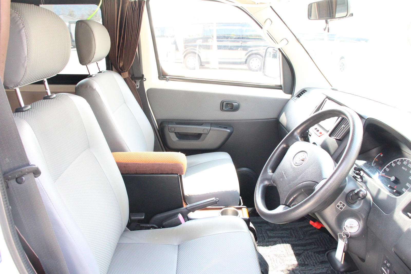 キャンピングカー バンコン ﾀｳﾝｴｰｽ ｷｬﾝﾋﾟﾝｸﾞｶｰ広島 ﾋﾟｺ