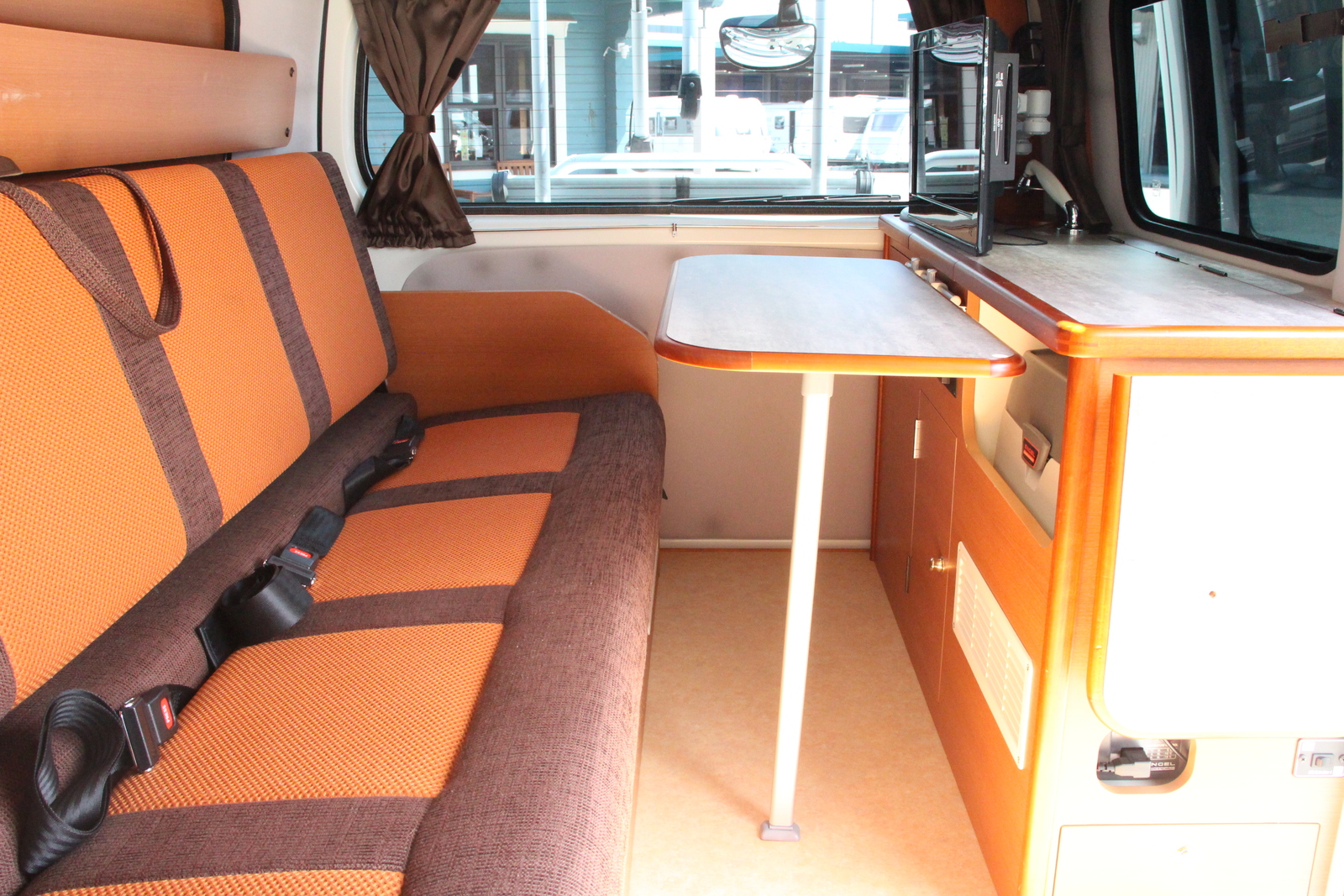 キャンピングカー バンコン ﾀｳﾝｴｰｽ ｷｬﾝﾋﾟﾝｸﾞｶｰ広島 ﾋﾟｺ