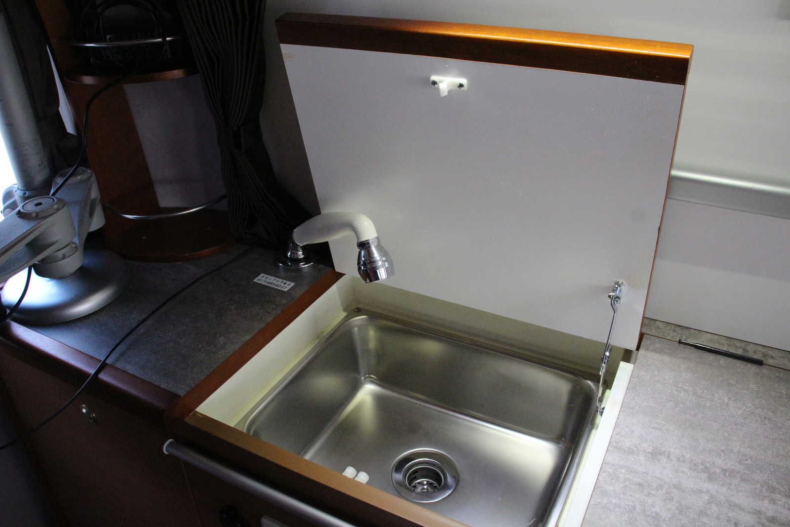 キャンピングカー バンコン ﾀｳﾝｴｰｽ ｷｬﾝﾋﾟﾝｸﾞｶｰ広島 ﾋﾟｺ