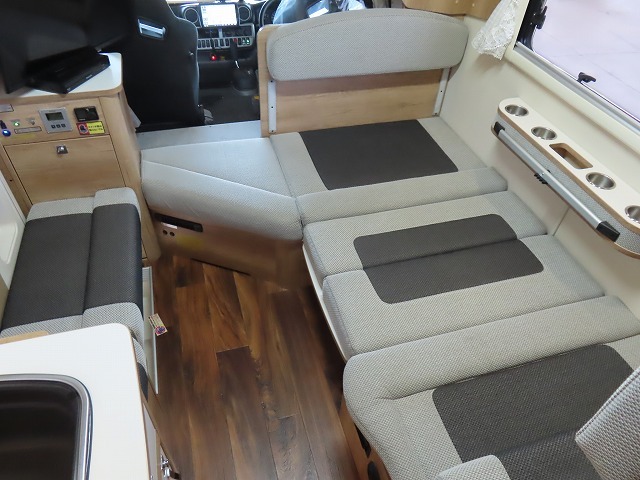 キャンピングカー キャブコン ｶﾑﾛｰﾄﾞ ﾅｯﾂ ｸﾚｱ5.3Xｴﾎﾞﾘｭｰｼｮﾝ