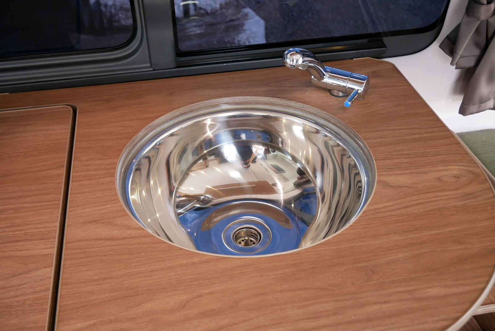 キャンピングカー バンコン ﾊｲｴｰｽ FOCSｼｴｽﾀ FFﾋｰﾀｰ 1ｵｰﾅｰ4WD