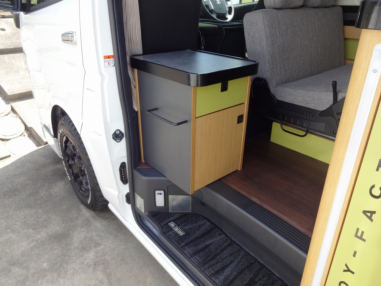 キャンピングカー バンコン ﾊｲｴｰｽ ﾊﾞｰﾃﾞﾝｸﾞﾗﾝﾃﾞ ｶｰｻｵﾘｰﾌﾞED
