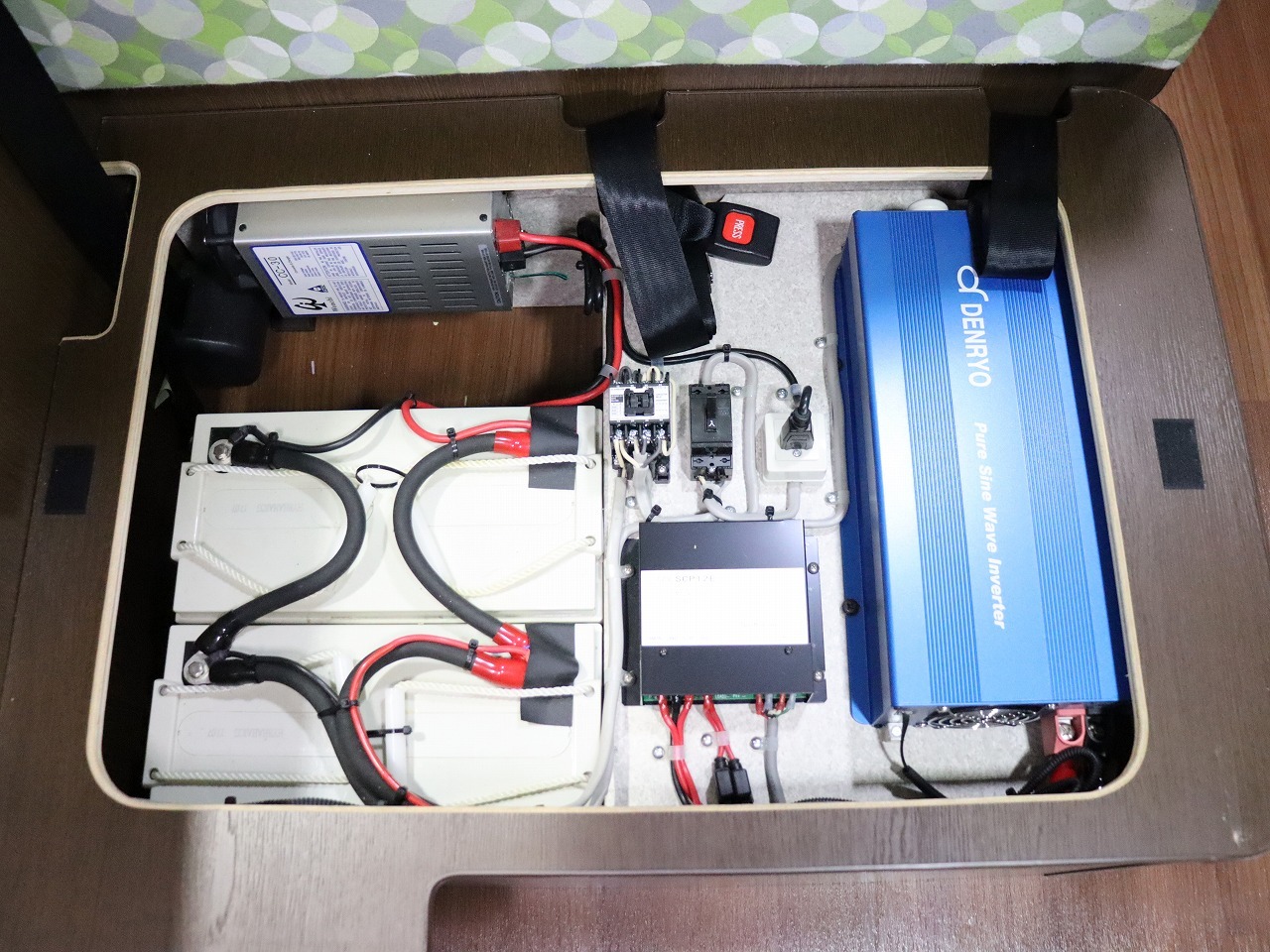 キャンピングカー バンコン ﾊｲｴｰｽ ｱﾙﾍﾟｼﾞｵ ﾘﾗｯｸｽ 4WD　FF