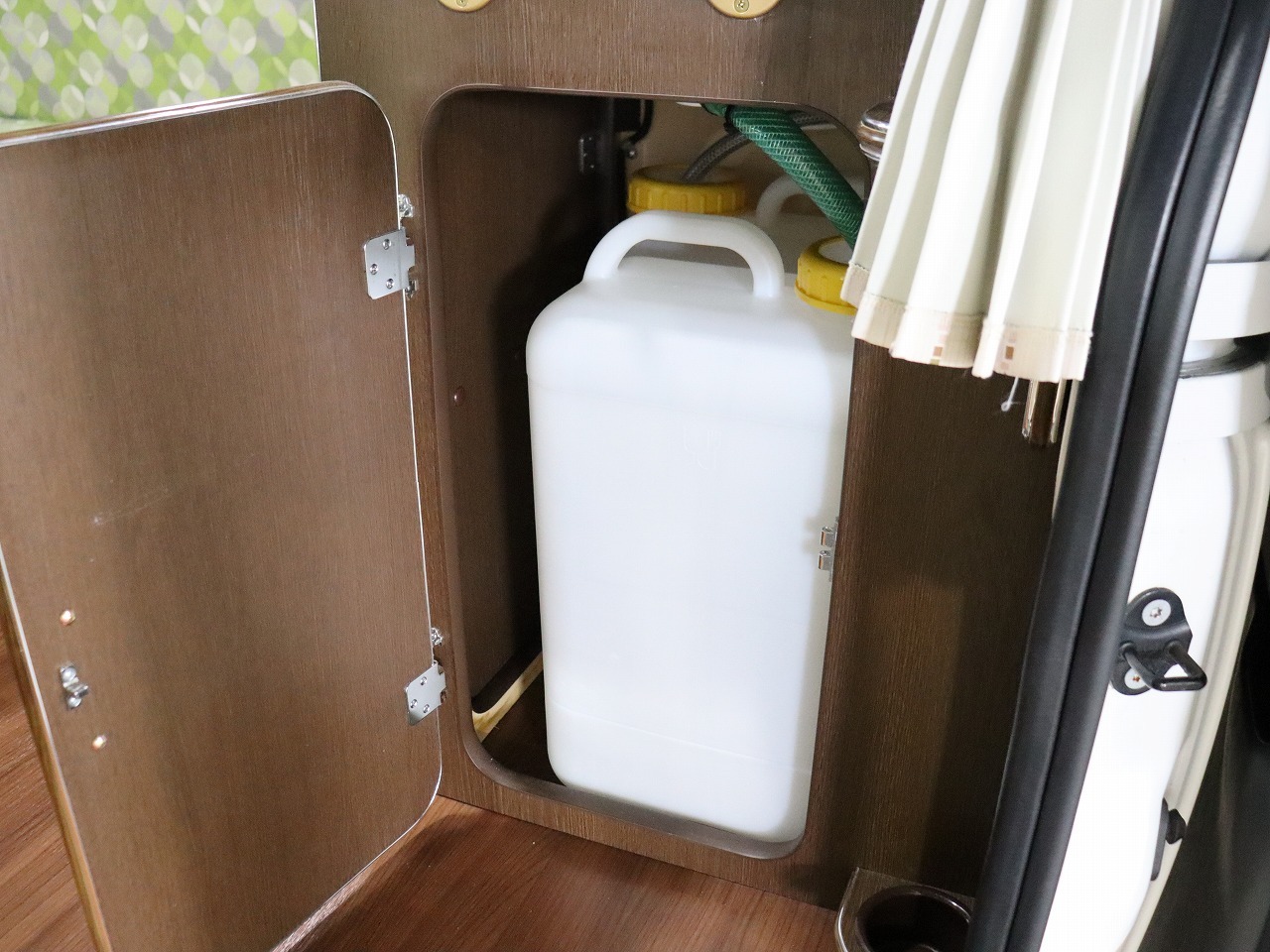 キャンピングカー バンコン ﾊｲｴｰｽ ｱﾙﾍﾟｼﾞｵ ﾘﾗｯｸｽ 4WD　FF