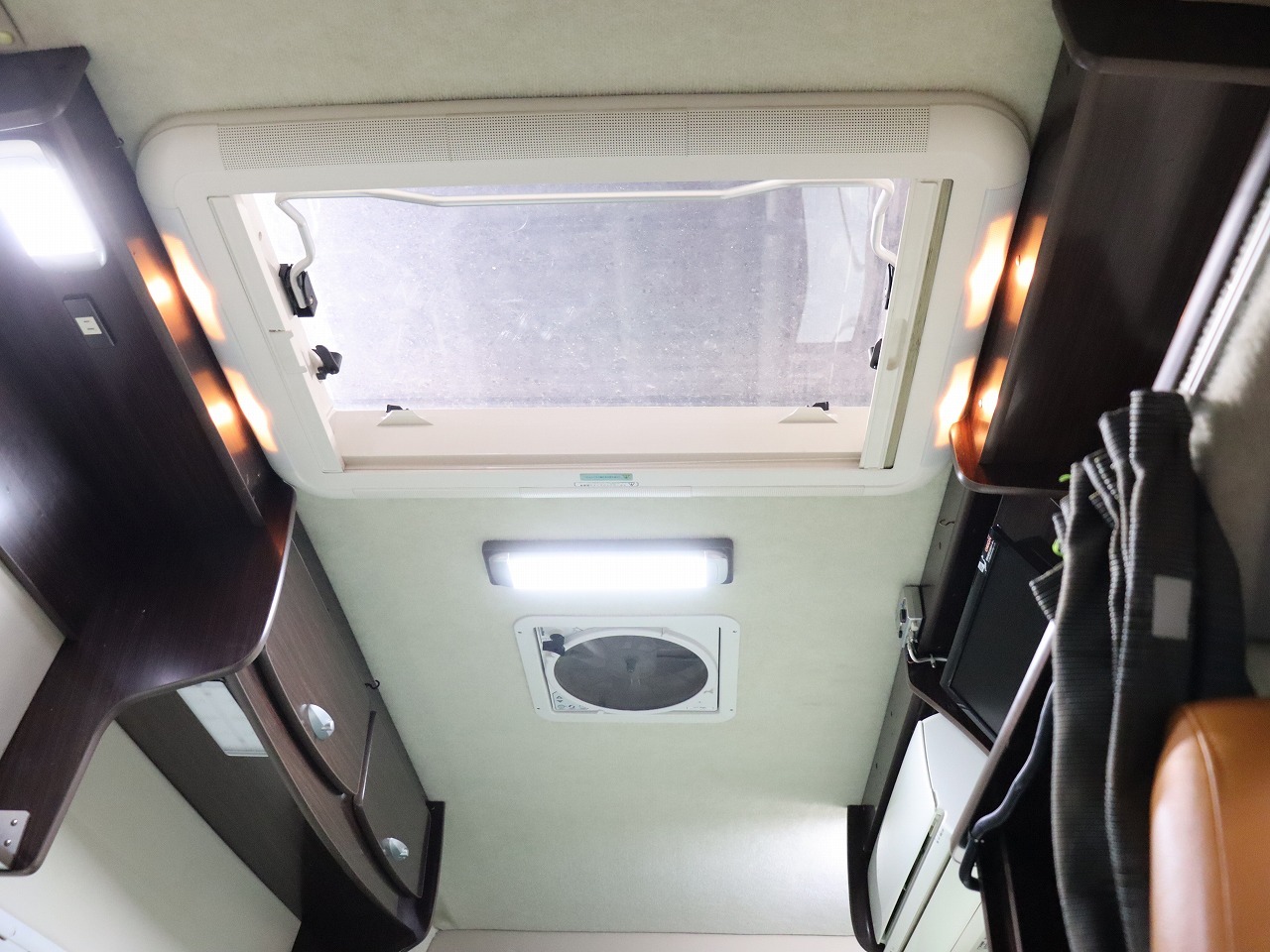 キャンピングカー キャブコン ﾎﾞﾝｺﾞ ﾛｰﾀｽRV ﾏﾝﾎﾞｳﾌｧﾐｰﾕ 4WD　AC