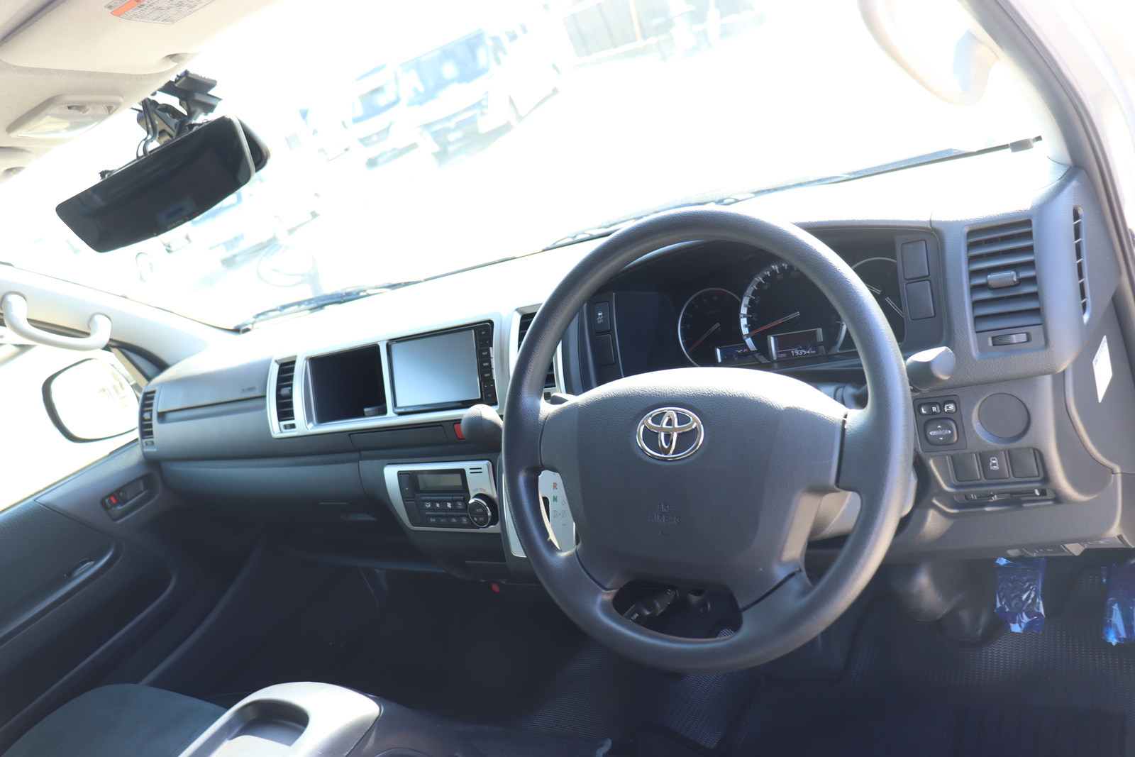 キャンピングカー バンコン ﾊｲｴｰｽ ﾃﾞﾙﾀﾘﾝｸ ﾀﾞｰｳｨﾝQ3