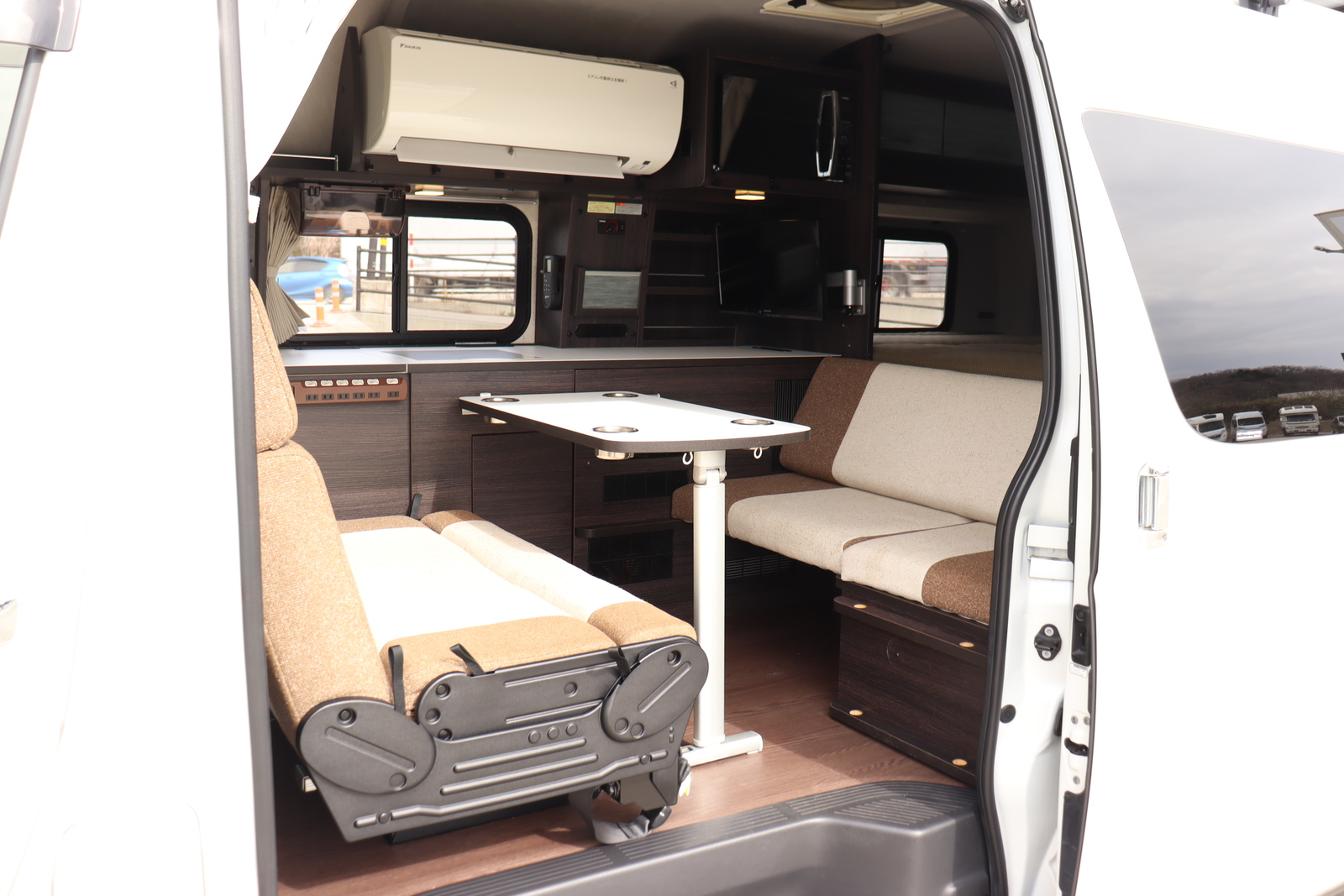 キャンピングカー バンコン ﾊｲｴｰｽ ｷｬﾝﾊﾟｰ鹿児島 ﾚﾑﾌｫﾚｽﾄ 4WD