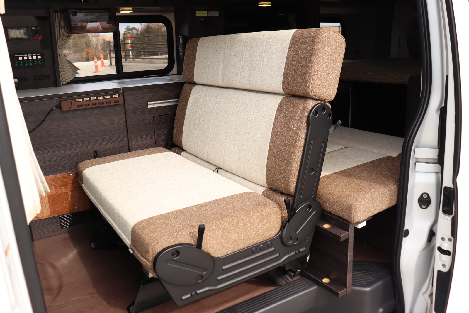 キャンピングカー バンコン ﾊｲｴｰｽ ｷｬﾝﾊﾟｰ鹿児島 ﾚﾑﾌｫﾚｽﾄ 4WD